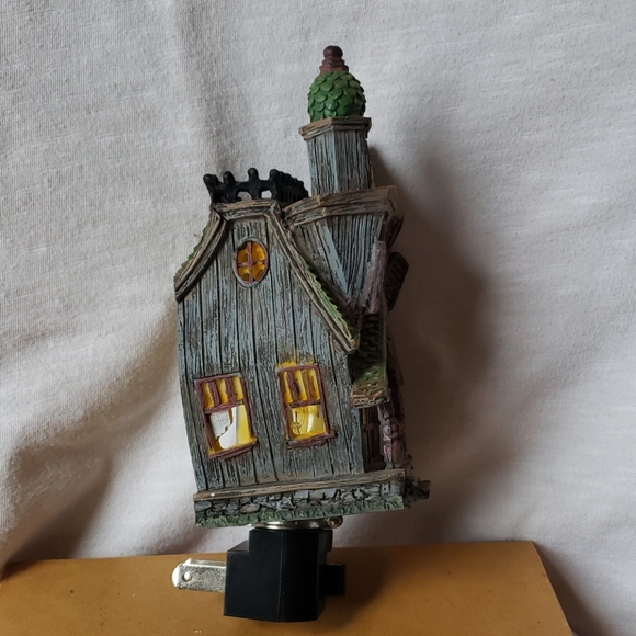 Terry's Village Resin Haunted House Nightlight - Picture 6 of 9